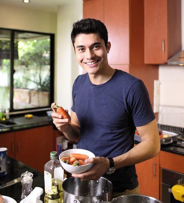 20 Hot Guys Cooking Who You Wish Were Making Your Dinner Tonight (Photos)