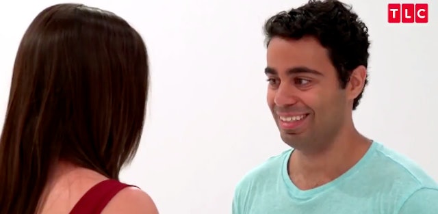 This Guy Has No Idea How To Kiss A Woman And We Literally Cant Look Away