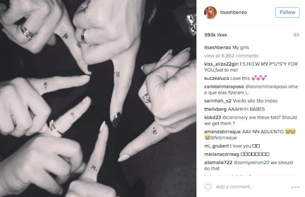 Are any of the pretty little liars cast dating each other