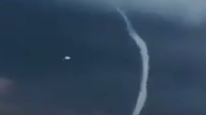 Video Shows UFOs Stealing Water From Our Oceans   UFO 1 