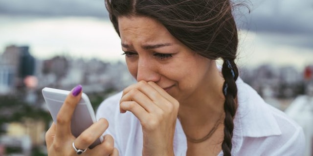 What To Do If Your Girlfriend Is Crying On The Phone With You