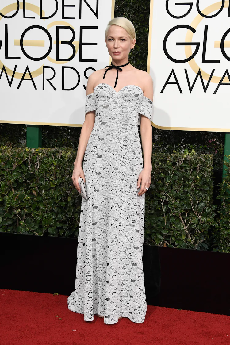 Margot Robbie's Hair Ribbon Is The 50 Cent Accessory That Looks Chic AF