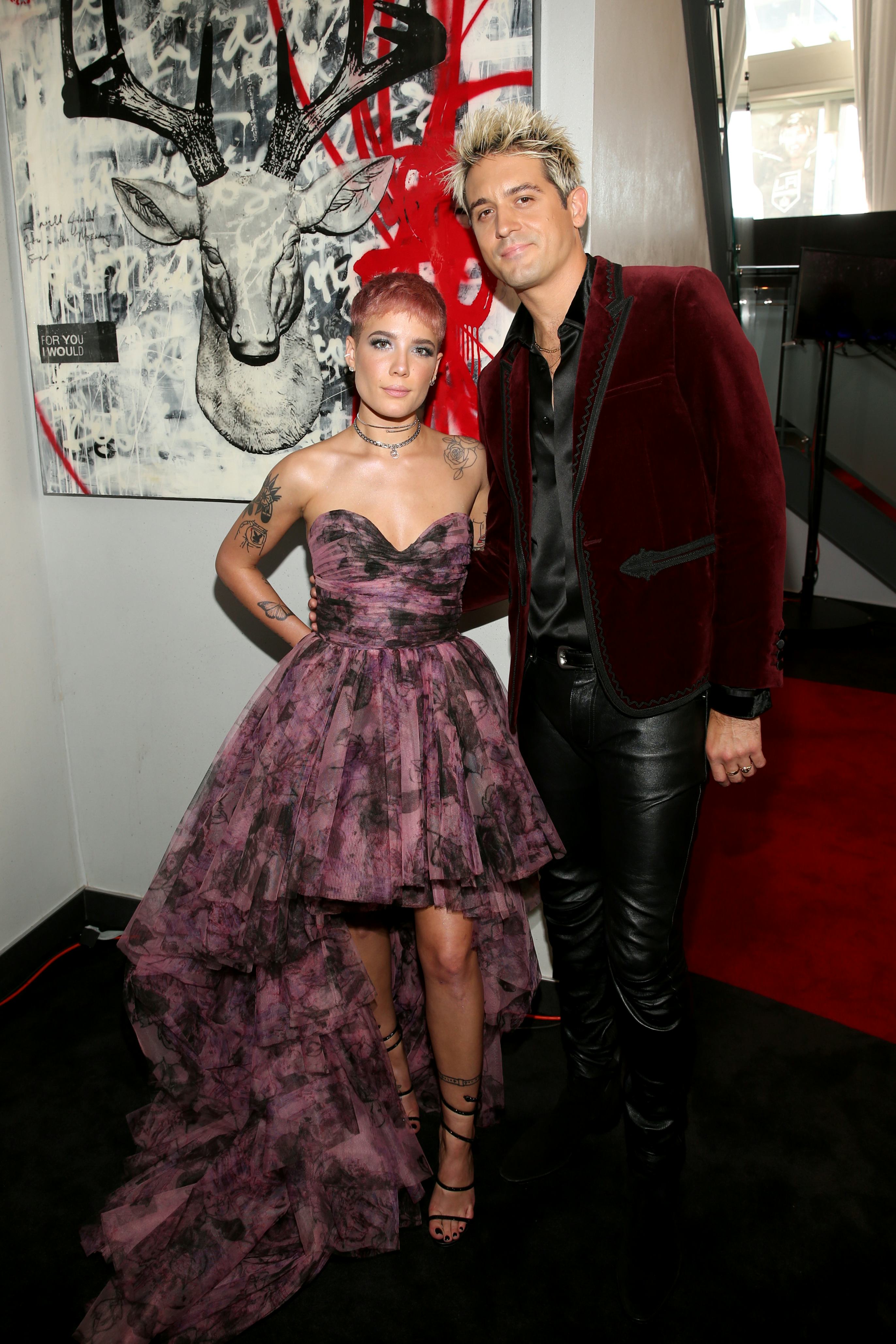 Halsey G Eazy S Body Language At The American Music Awards Reveals Their True Feelings