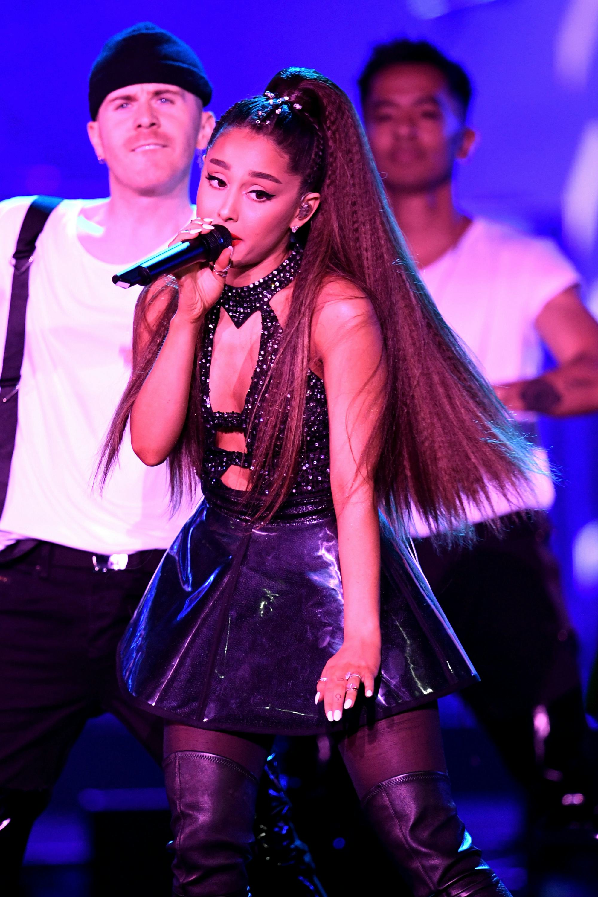 Is Ariana Grande Wearing An Engagement Ring? These Photos Make A Pretty