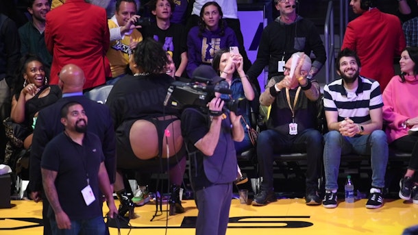 Lizzo S Response To Haters Criticizing Her Lakers Game Outfit Was So Positive