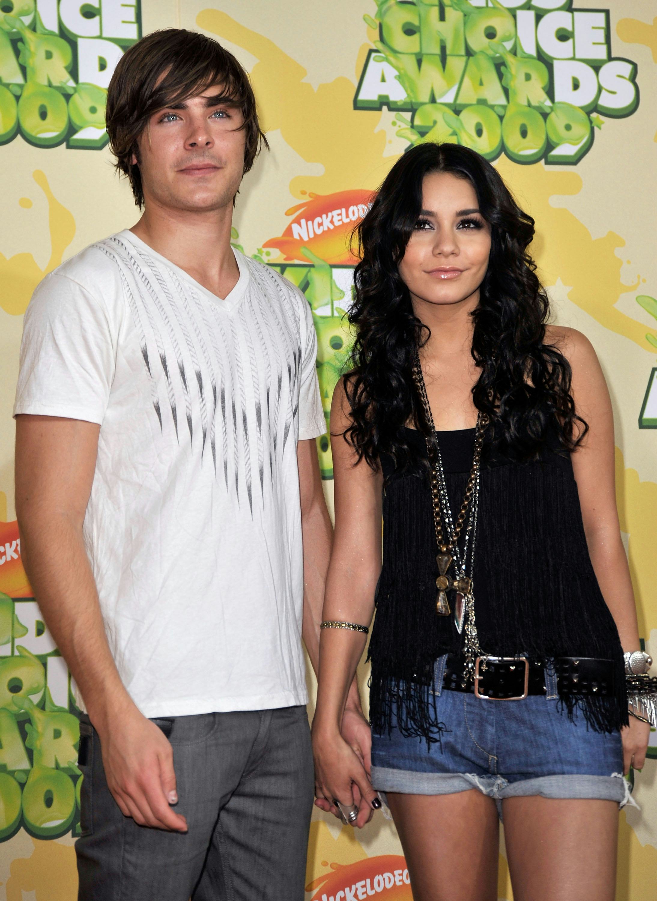 Vanessa Hudgens Zac Efron S Body Language When They Dated Is So Telling About Their Split