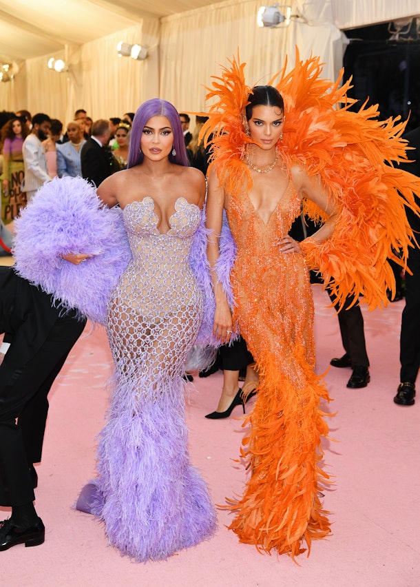 Kylie Jenners 2019 Met Gala Dress Had So Many Purple Feathers — And She Had Purple Hair To Match 