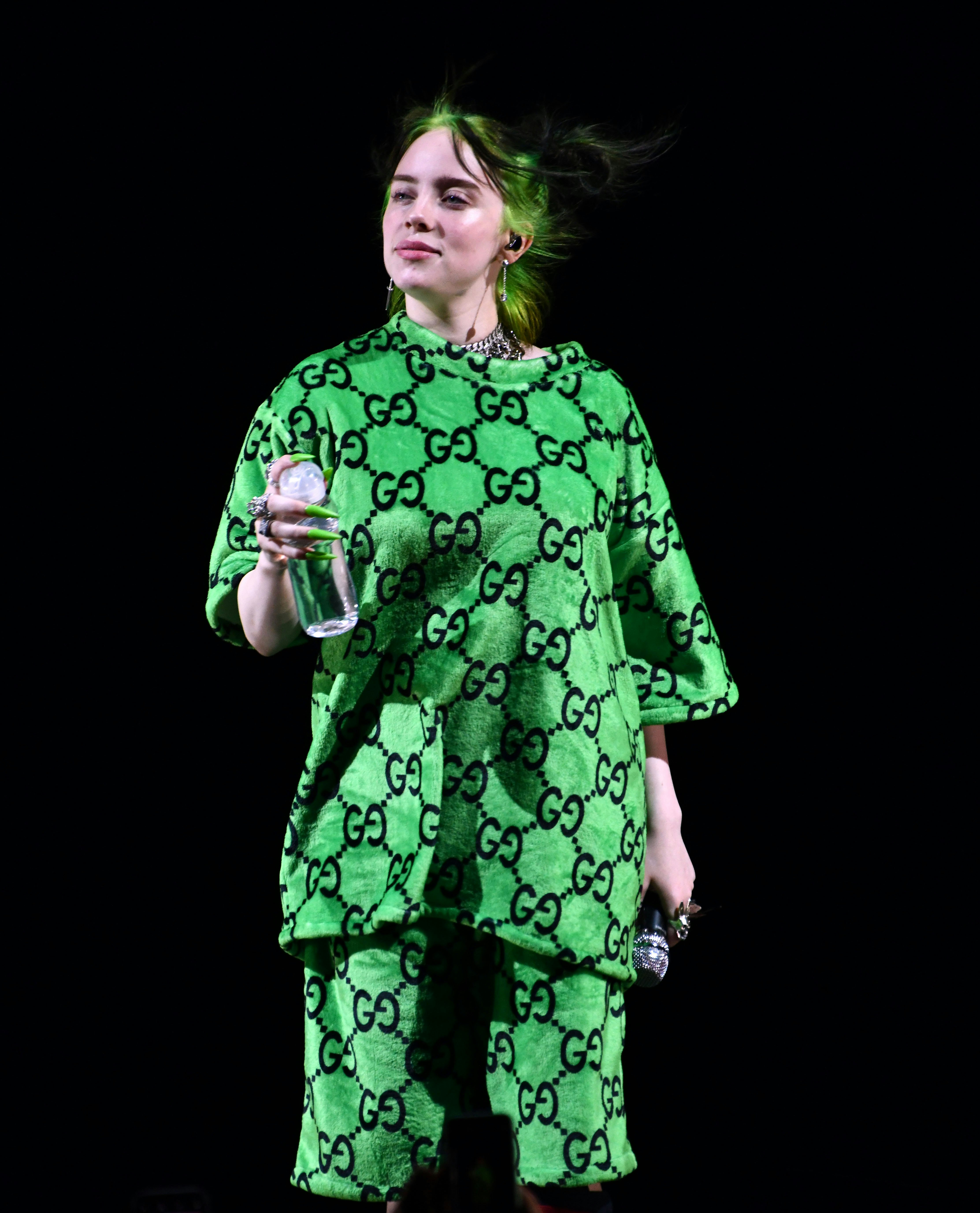 The Reason Billie Eilish Wears Baggy Clothes Is Actually Really ...