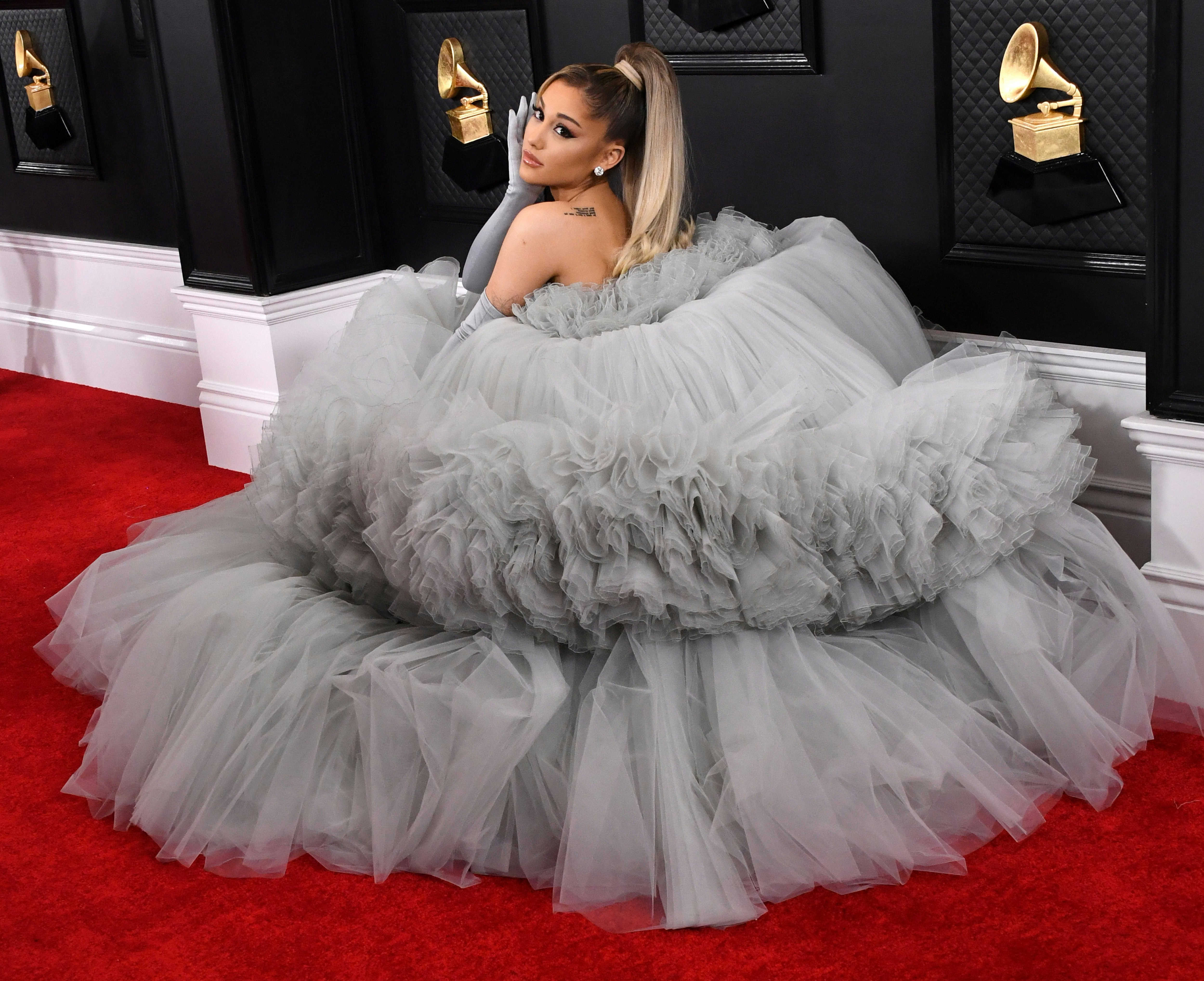 Ariana Grande S 2020 Grammys Dress Is So Fluffy You Can Barely