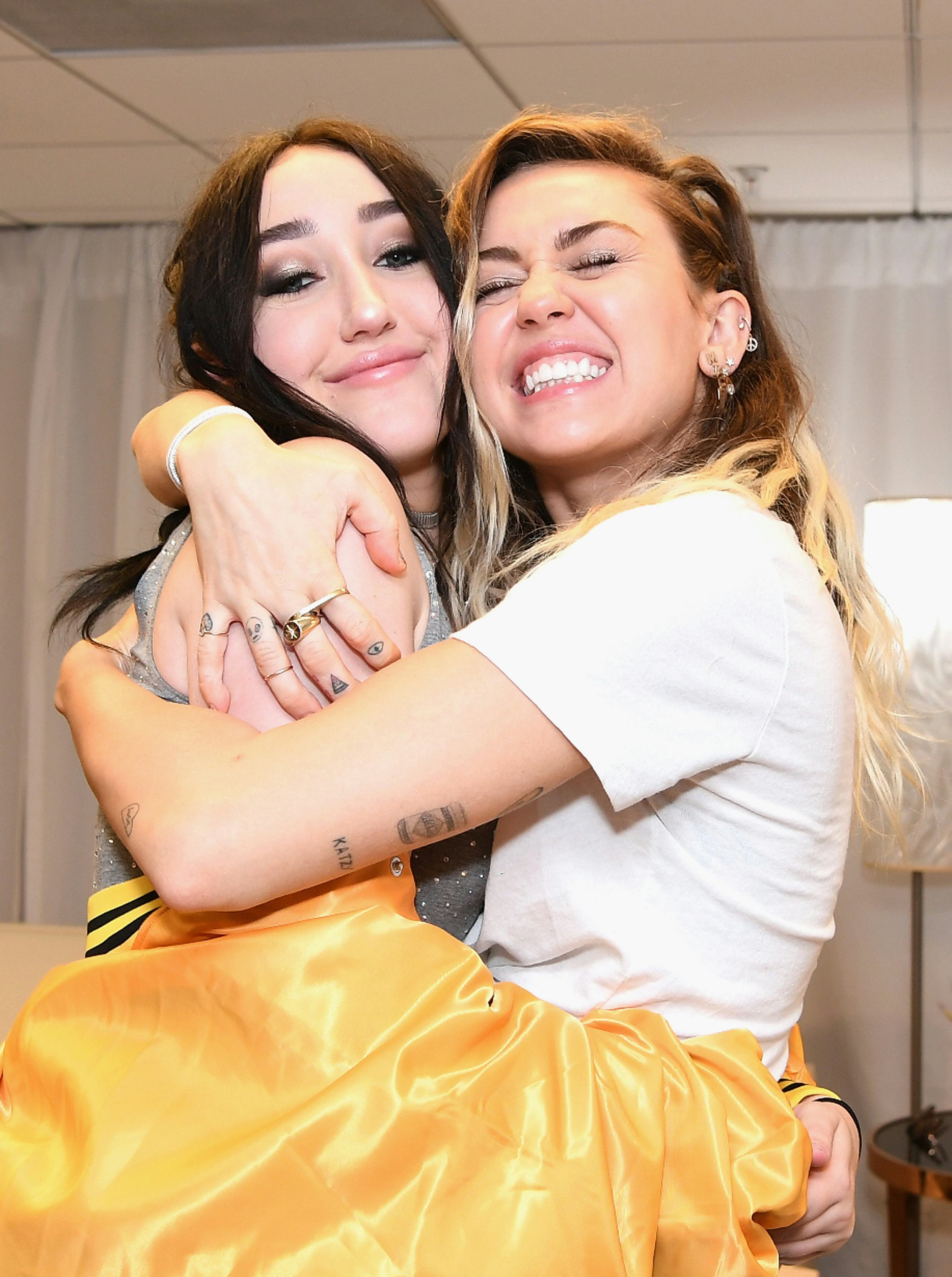 These Miley & Noah Cyrus Sister Moments Prove They're Always On Each
