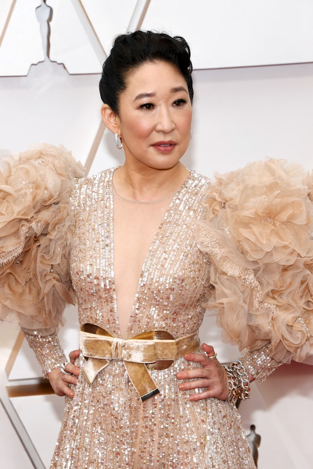 Sandra Oh's 2020 Oscars Dress Has The Biggest, Most Beautiful Sleeves