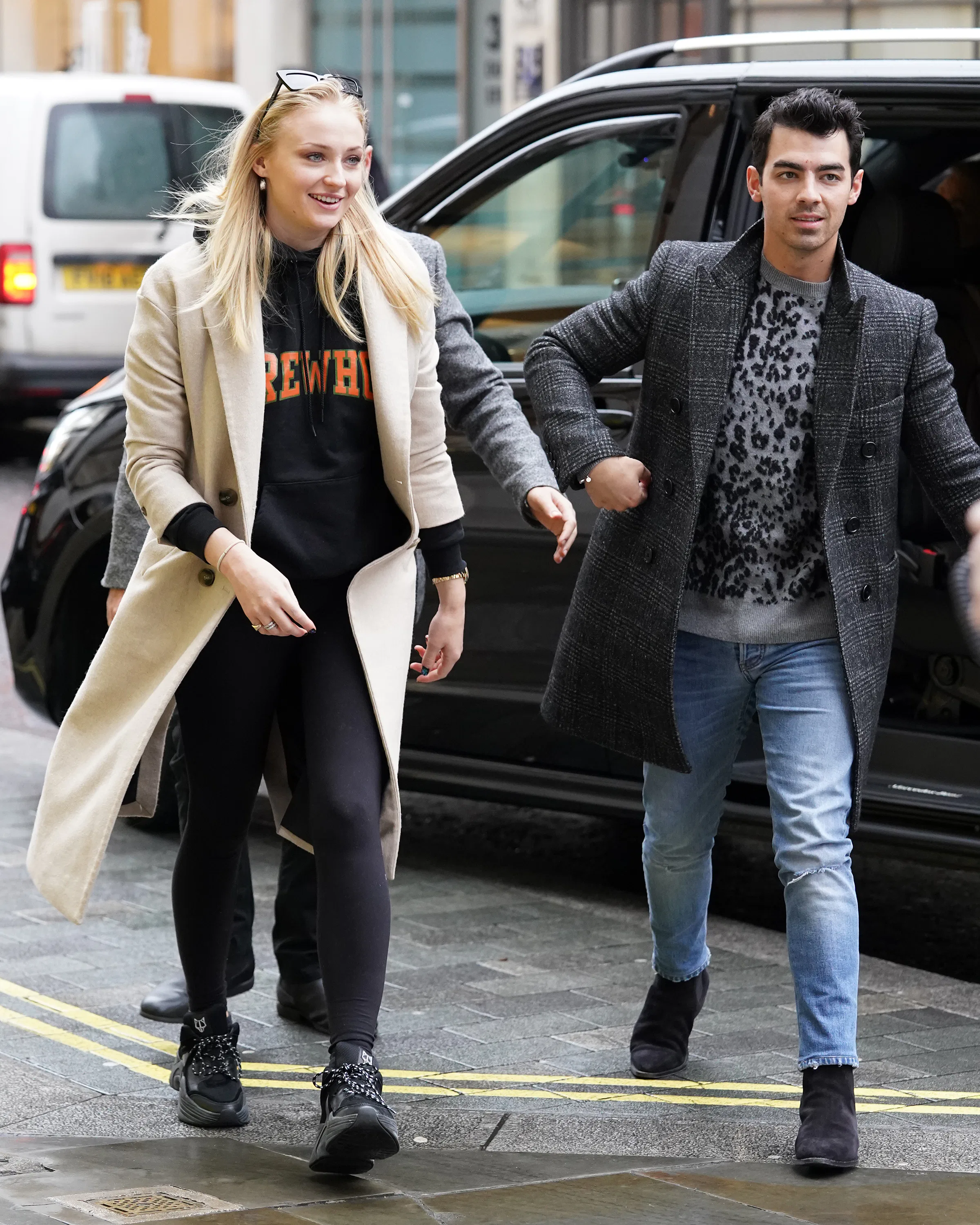 Sophie Turner did Joe Jonas' makeup and the photos are so good.