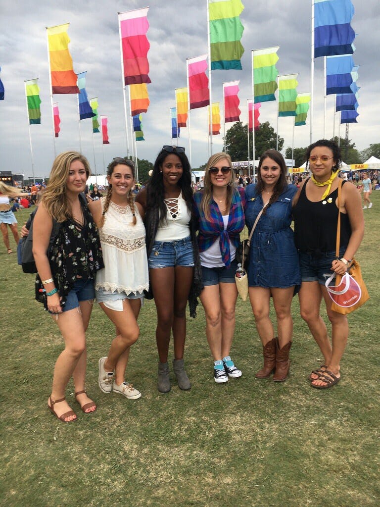 Bumble Set Up A Vacation For The 6 Girls Who Had A Date ...