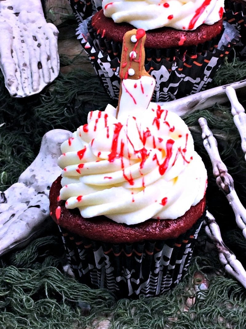 bloody cupcakes halloween scary themed cupcake knife blood cravings crayons creepy crayonsandcravings try scream decoration dessert zombie walking dead stabbed