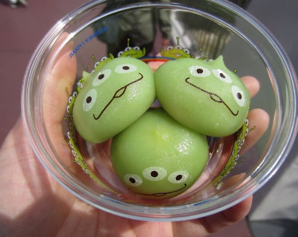 8-foods-from-tokyo-disneyland-that-are-almost-too-cute-to-eat