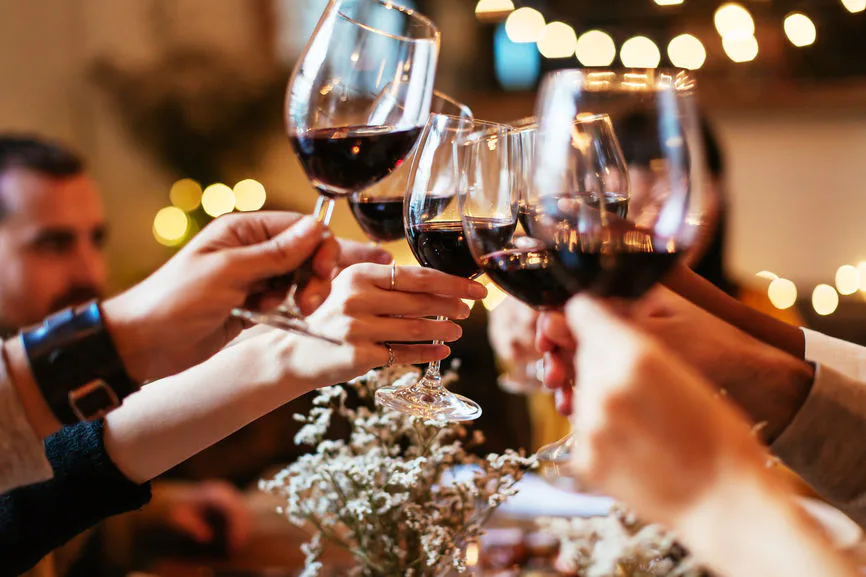 Should You Bring A Date To Friendsgiving? Here's What You ...