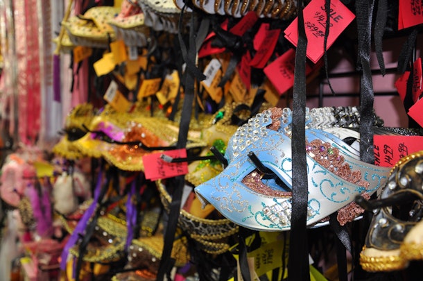 25 Instagram Captions For Mardi Gras Pics That Bead Being Basic