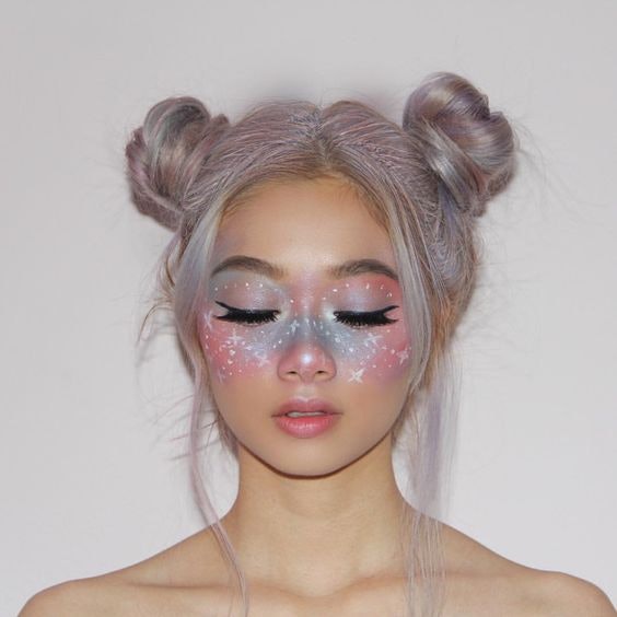 6 Halloween Costumes With Only Makeup Clothes From Your Closet
