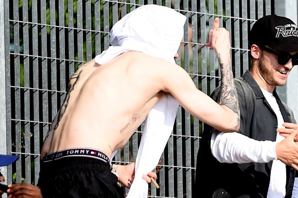 Pete Davidson S Grande Tattoo Is His Newest Ink Honoring