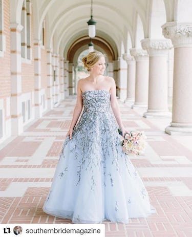 does a bride have to wear white