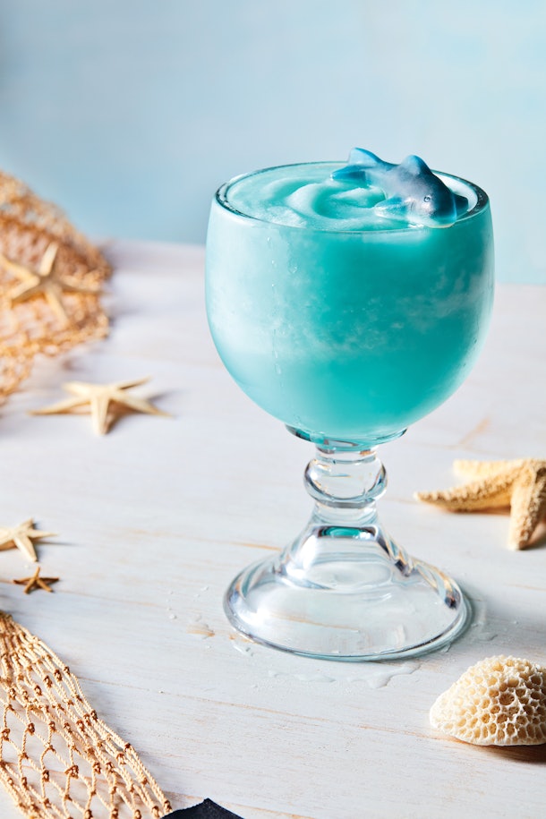 Applebee’s Blue Mucho Shark Cocktail With Captain Is A Boozy Treat