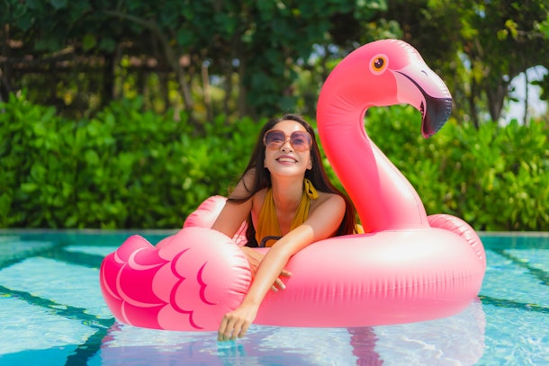 40 Flamingo Pool Float Instagram Captions For Pics That Are So
