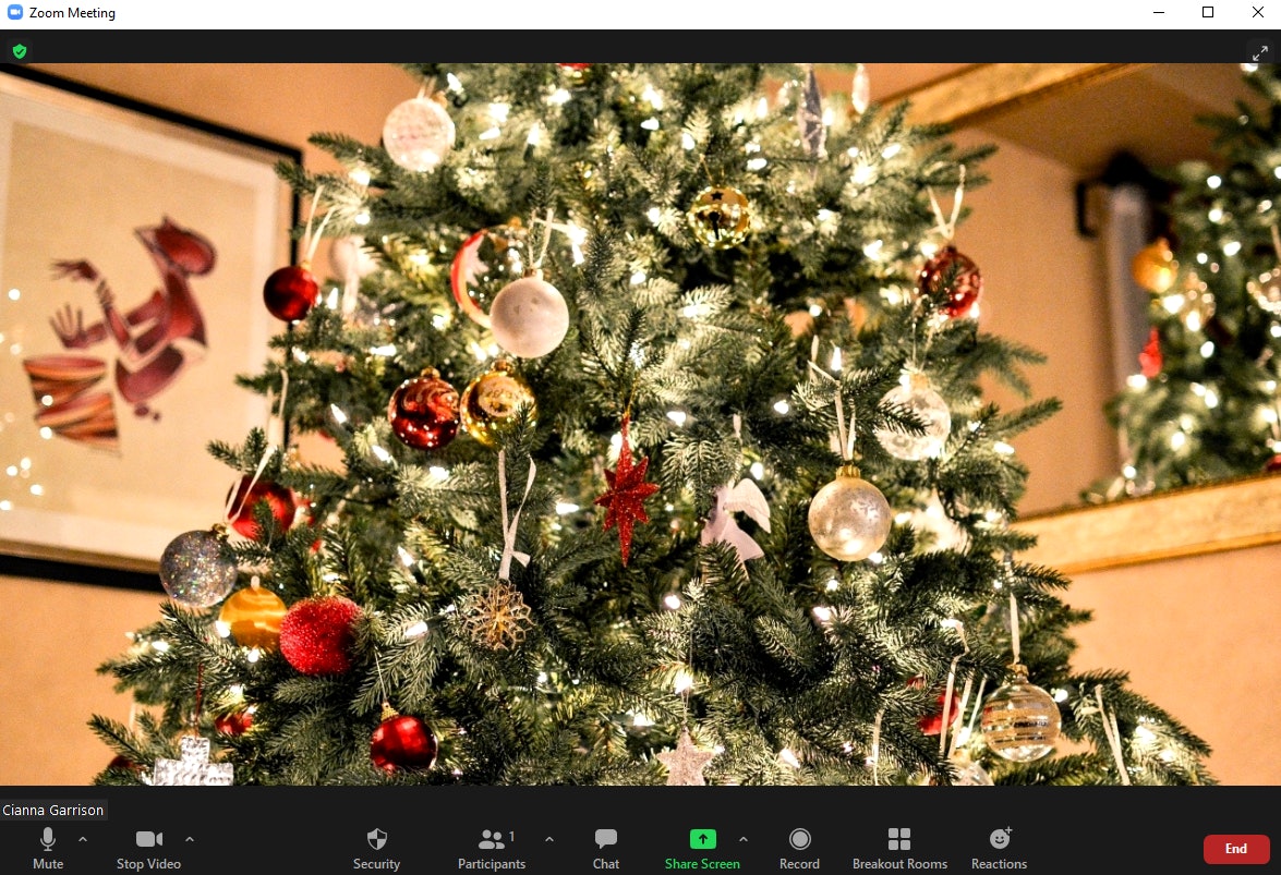 17 Christmas Tree Zoom Backgrounds To Liven Up Your Next Virtual Celebration | News of the world Art