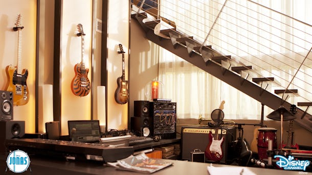 7 Disney Channel Zoom Backgrounds Featuring Throwback Shows You are, however, allowed to change the size according to your application and make adjustments that include slight trimming. 7 disney channel zoom backgrounds