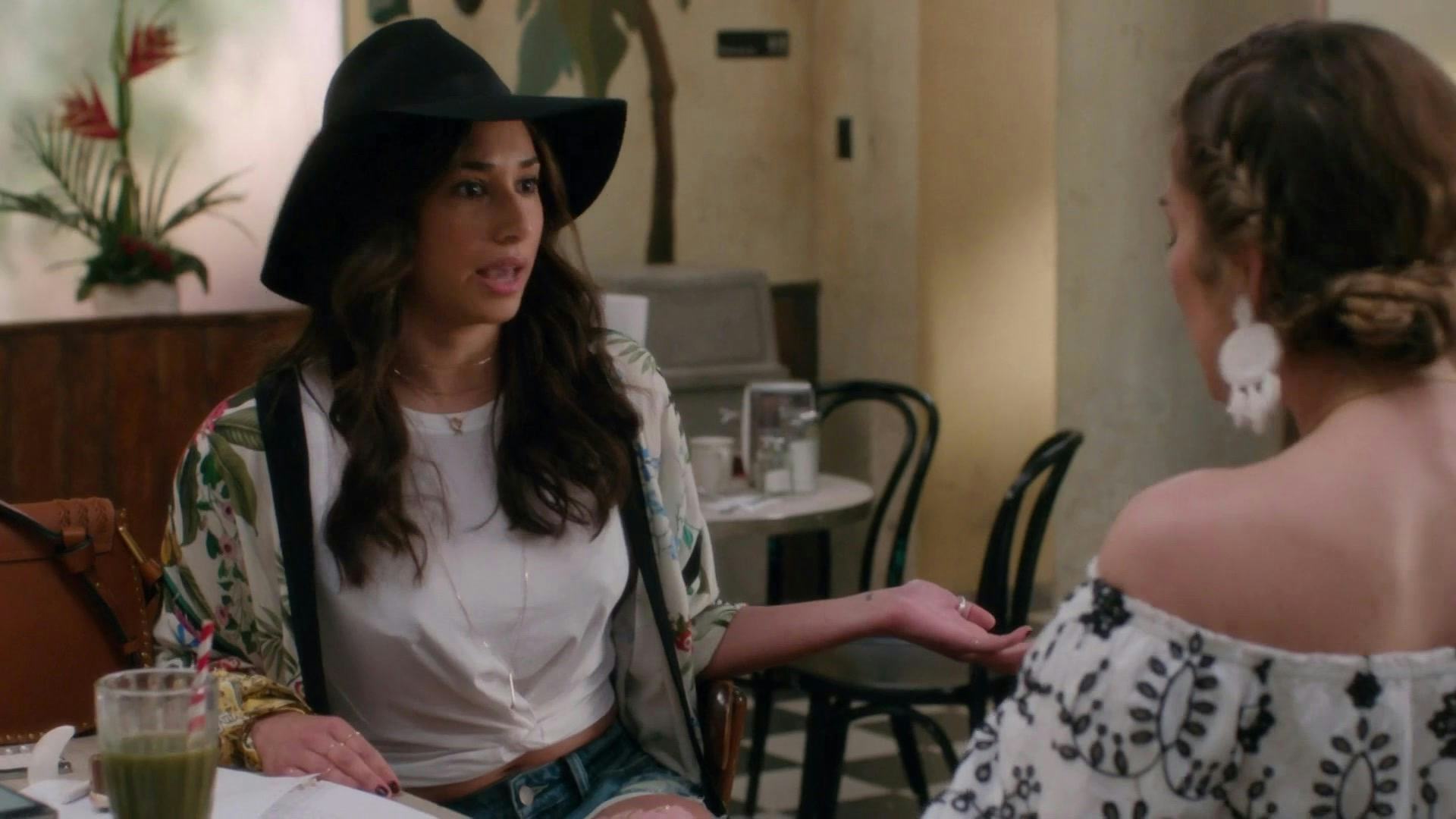 20 Klair 'Schitt's Creek' Quotes For Instagram That Are Full Of Attitude