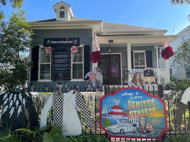 A home decorated like 'Schitt's Creek' has David Rose sweaters lining the front gate for Mardi Gras. 
