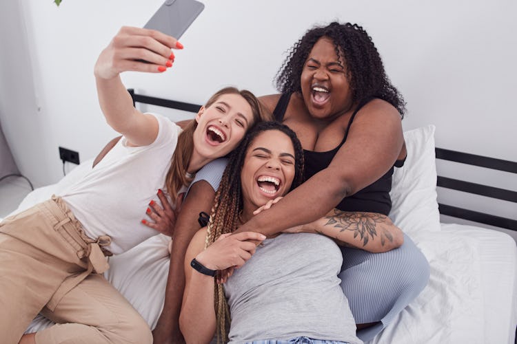 75 Funny Group Chat Names For Snapchat That'll Make You LOL