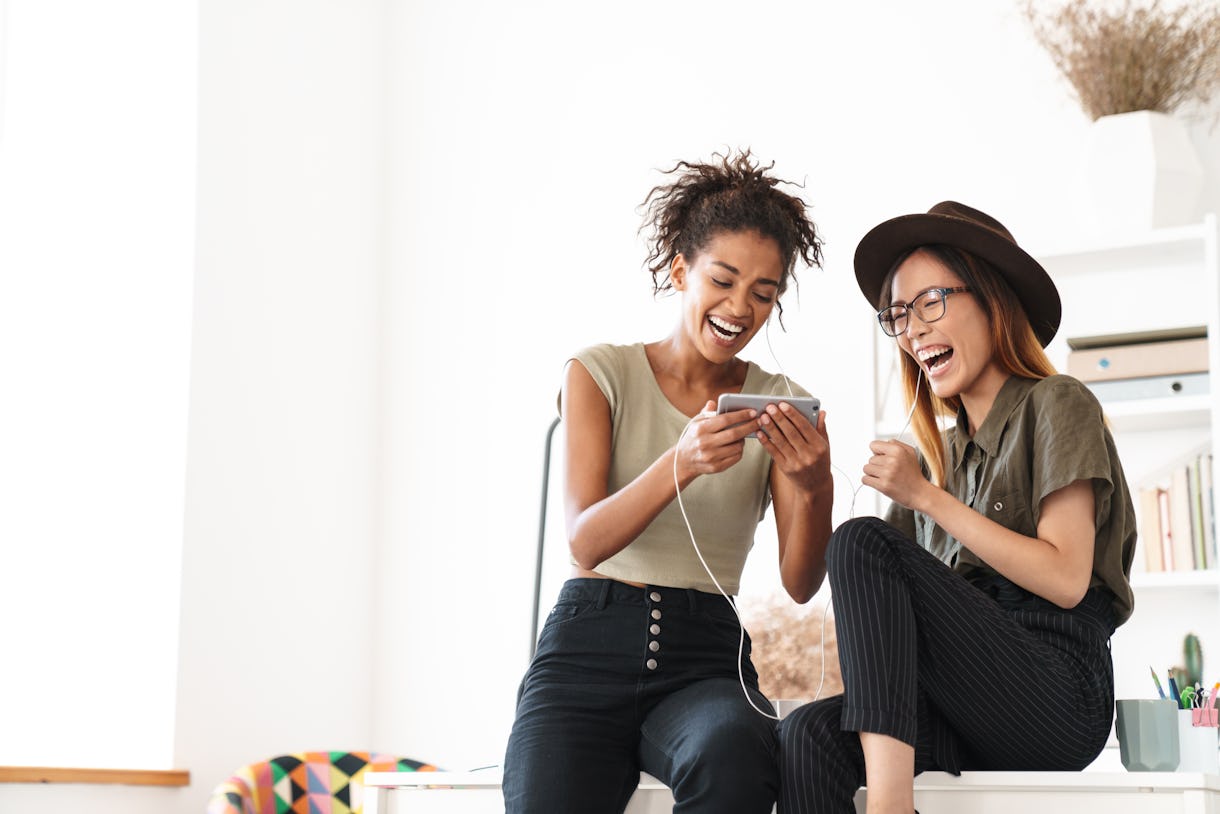 75 Funny Group Chat Names For Snapchat That'll Make You LOL